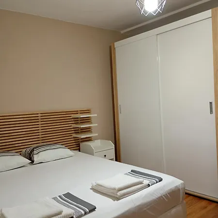 Apartment E2