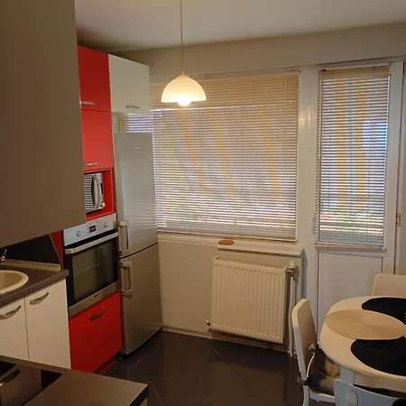 E2 Apartment *