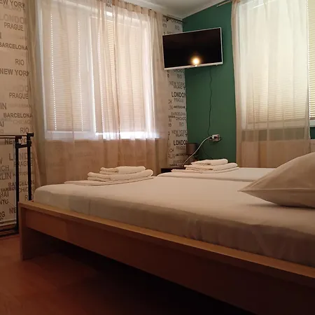 Apartment E2 *